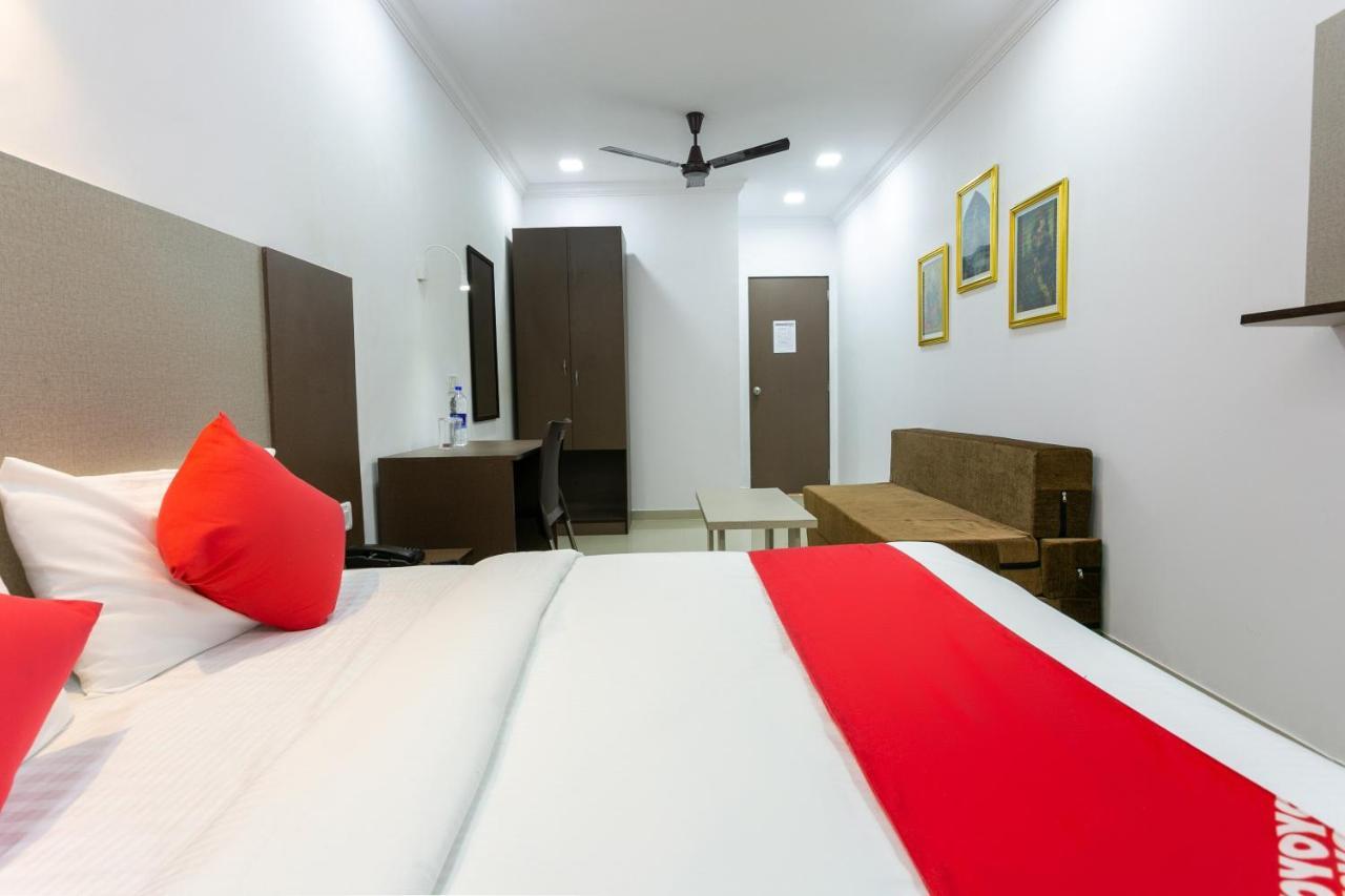 Hotel Collection O 74412 Ardaas Residency Mumbai Exterior foto
